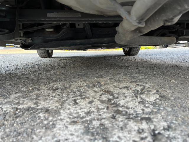 iQ 100G レザーパッケージ バックカメラ ナビ TV アルミホイール スマートキー CVT 盗難防止システム 衝突安全ボディ ABS ESC USB Bluetooth エアコン パワーステアリング パワーウィンドウ(28枚目)