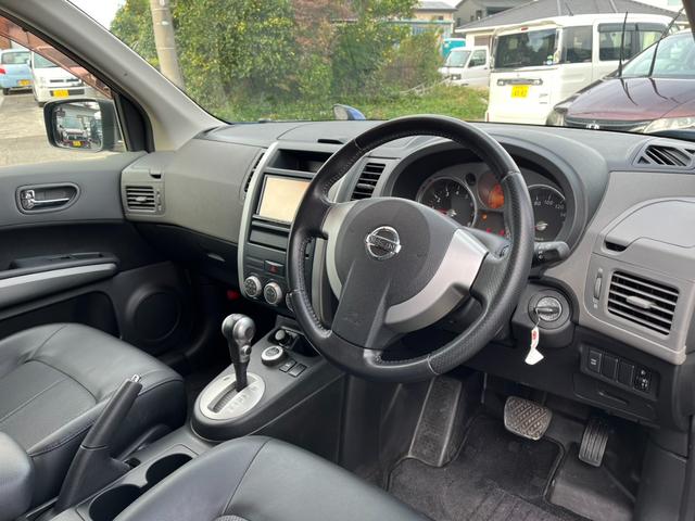 エクストレイル 20X 4WD バックカメラ ナビ TV オートライト アルミホイール キーレスエントリー CVT 衝突安全ボディ CD ABS ESC エアコン パワーステアリング パワーウィンドウ 運転席エアバッグ(3枚目)