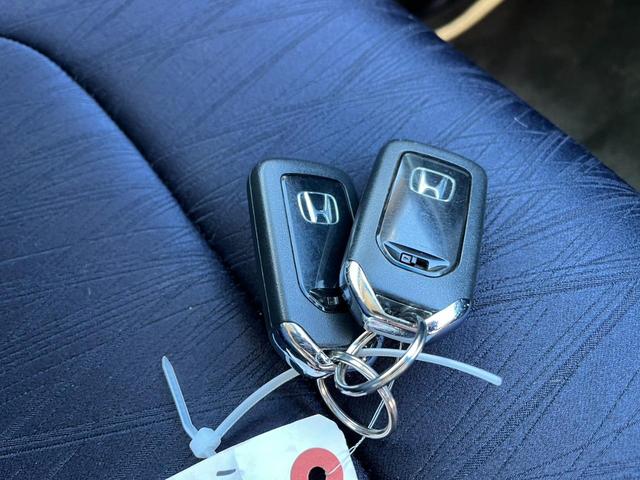 オデッセイ アブソルート・20thアニバーサリー 4WD ETC バックカメラ ナビ TV オートクルーズコントロール レーンアシスト 衝突被害軽減システム 両側電動スライドドア オートライト LEDヘッドランプ スマートキー アイドリングストップ(7枚目)