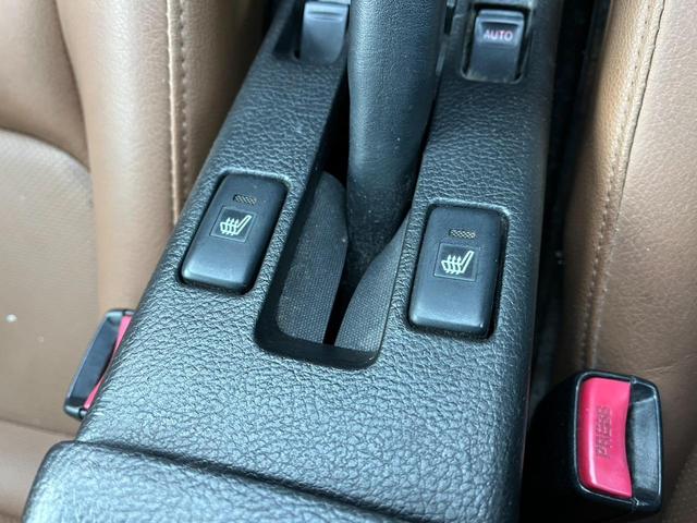 快適装備のシートヒーター付き。エアコンって前面しか当たらずに背中は冷え冷えなんて事もありますよね。快適に調整できますよ。