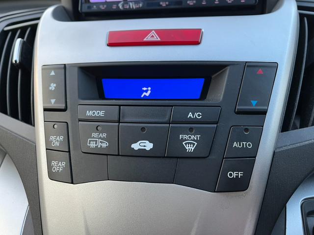 オデッセイ アブソルート バックカメラ TV オートクルーズコントロール オートライト HID キーレスエントリー 3列シート AT アルミホイール CD DVD再生 ミュージックプレイヤー接続可 盗難防止システム(7枚目)