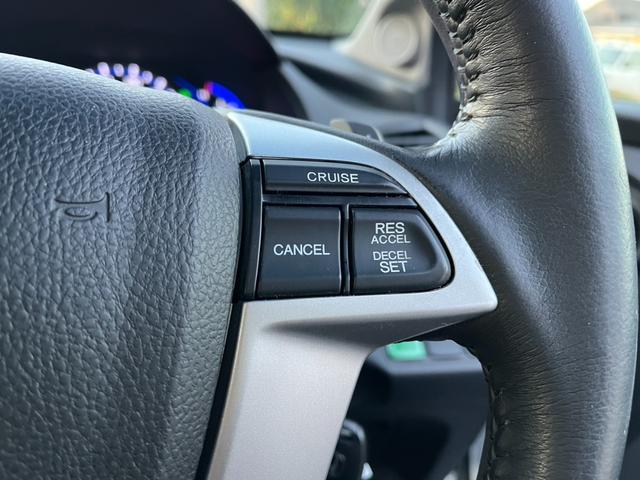 オデッセイ アブソルート バックカメラ TV オートクルーズコントロール オートライト HID キーレスエントリー 3列シート AT アルミホイール CD DVD再生 ミュージックプレイヤー接続可 盗難防止システム(11枚目)