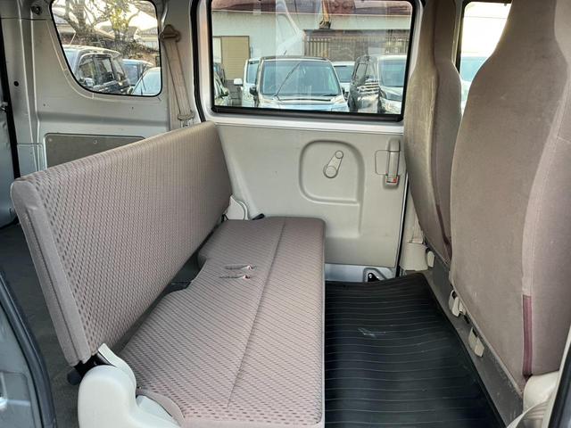 エブリイ ＰＣ　ＡＴ　両側スライドドア　盗難防止システム　アルミホイール　エアコン　パワーステアリング　パワーウィンドウ　運転席エアバッグ　助手席エアバッグ（10枚目）