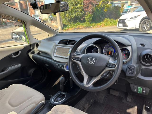 フィットハイブリッド ベースグレード ハイブリッド バックカメラ ナビ TV オートクルーズコントロール キーレスエントリー CVT 盗難防止システム 衝突安全ボディ CD USB ミュージックプレイヤー接続可 ABS(3枚目)