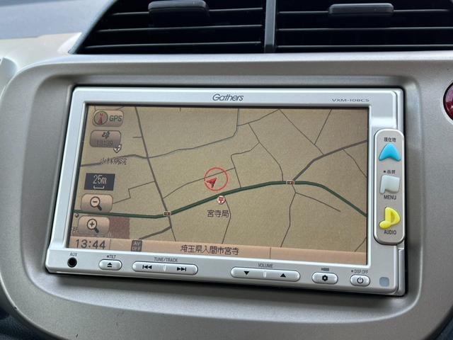 フィットハイブリッド ベースグレード ハイブリッド バックカメラ ナビ TV オートクルーズコントロール キーレスエントリー CVT 盗難防止システム 衝突安全ボディ CD USB ミュージックプレイヤー接続可 ABS(4枚目)