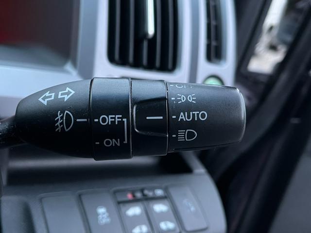 ステップワゴンスパーダ Z クールスピリット ETC バックカメラ ナビ TV オートクルーズコントロール 両側電動スライドドア オートライト HID スマートキー アイドリングストップ 3列シート CVT アルミホイール CD USB(31枚目)