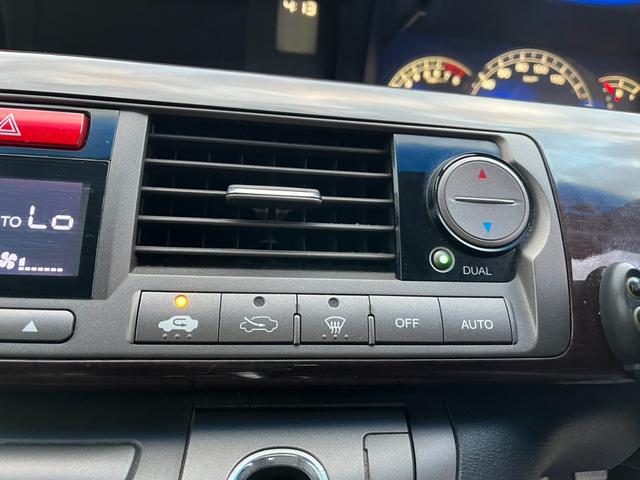 エリシオン ＨＤＤナビエディション　両側スライド・片側電動　オートライト　ＨＩＤ　キーレスエントリー　３列シート　ＡＴ　アルミホイール　盗難防止システム　衝突安全ボディ　ＡＢＳ　エアコン　パワーステアリング（3枚目）