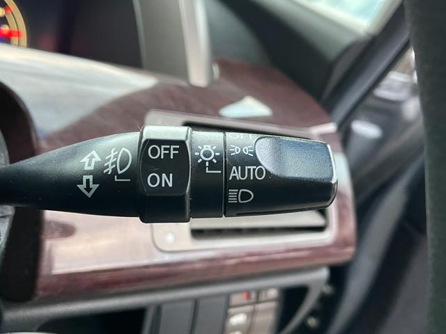 エリシオン ＨＤＤナビエディション　両側スライド・片側電動　オートライト　ＨＩＤ　キーレスエントリー　３列シート　ＡＴ　アルミホイール　盗難防止システム　衝突安全ボディ　ＡＢＳ　エアコン　パワーステアリング（5枚目）