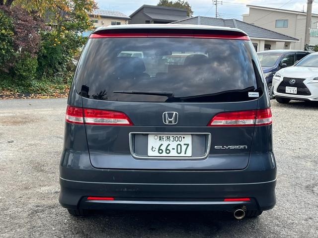 エリシオン ＨＤＤナビエディション　両側スライド・片側電動　オートライト　ＨＩＤ　キーレスエントリー　３列シート　ＡＴ　アルミホイール　盗難防止システム　衝突安全ボディ　ＡＢＳ　エアコン　パワーステアリング（16枚目）