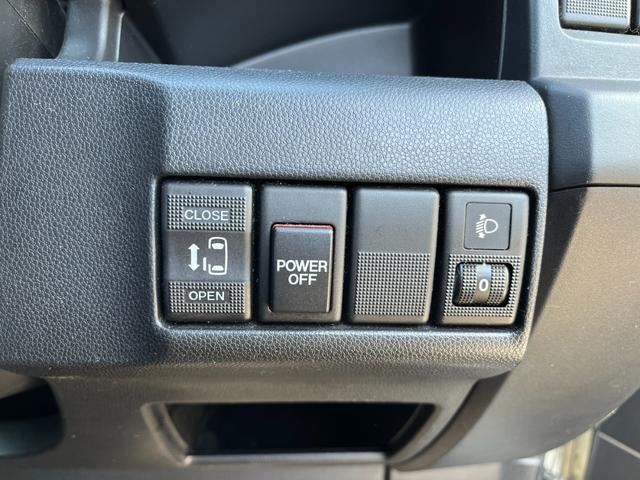 プレマシー 20C-スカイアクティブ バックカメラ ナビ TV 両側スライド・片側電動 キーレスエントリー アイドリングストップ 後席モニター 3列シート ウォークスルー AT CD USB Bluetooth 盗難防止システム(7枚目)