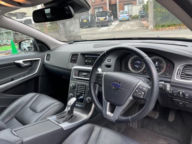V60 T4 ナビ TV クリアランスソナー オートクルーズコントロール アルミホイール オートライト シートヒーター AT 盗難防止システム ABS CD USB ミュージックプレイヤー接続可(2枚目)