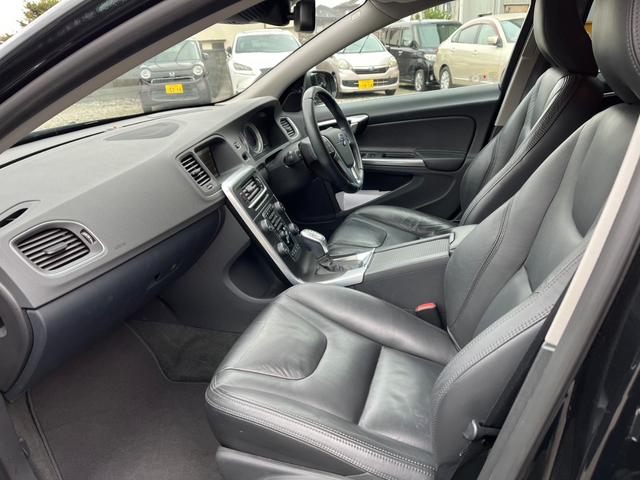 V60 T4 ナビ TV クリアランスソナー オートクルーズコントロール アルミホイール オートライト シートヒーター AT 盗難防止システム ABS CD USB ミュージックプレイヤー接続可(9枚目)
