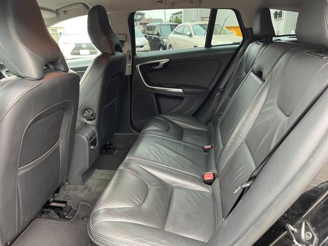 V60 T4 ナビ TV クリアランスソナー オートクルーズコントロール アルミホイール オートライト シートヒーター AT 盗難防止システム ABS CD USB ミュージックプレイヤー接続可(11枚目)