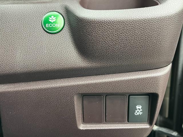 N-WGNカスタム G 4WD バックカメラ TV オートライト HID スマートキー アイドリングストップ ベンチシート CVT 盗難防止システム ABS ESC CD USB アルミホイール 衝突安全ボディ エアコン(7枚目)