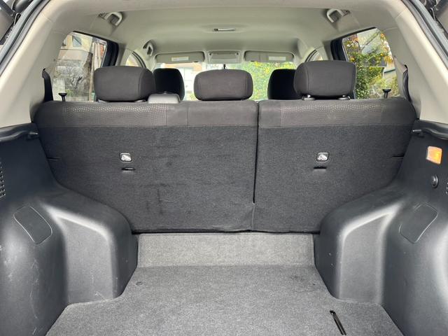 リーフ X バックカメラ オートクルーズコントロール アルミホイール オートライト スマートキー CVT 盗難防止システム 衝突安全ボディ ABS ESC エアコン パワーステアリング(19枚目)