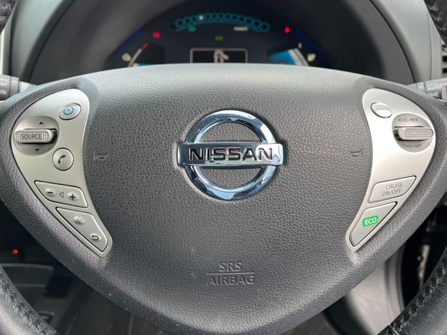 リーフ X バックカメラ オートクルーズコントロール アルミホイール オートライト スマートキー CVT 盗難防止システム 衝突安全ボディ ABS ESC エアコン パワーステアリング(26枚目)