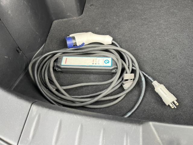 リーフ X バックカメラ オートクルーズコントロール アルミホイール オートライト スマートキー CVT 盗難防止システム 衝突安全ボディ ABS ESC エアコン パワーステアリング(28枚目)