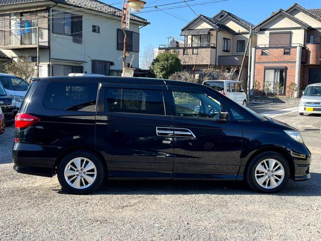 エリシオンプレステージ Ｓ　ＨＤＤナビスペシャルパッケージ　バックカメラ　ナビ　両側電動スライドドア　ＨＩＤ　キーレスエントリー　３列シート　ＡＴ　盗難防止システム　衝突安全ボディ　ＡＢＳ　エアコン　パワーステアリング　パワーウィンドウ（13枚目）