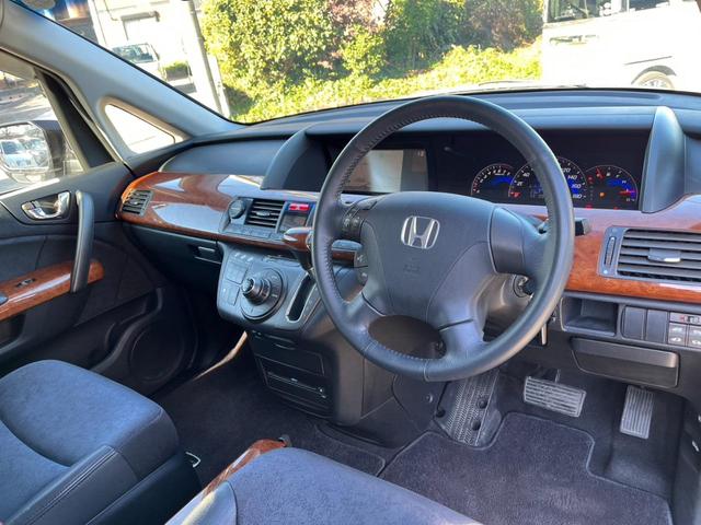 エリシオンプレステージ Ｓ　ＨＤＤナビスペシャルパッケージ　バックカメラ　ナビ　両側電動スライドドア　ＨＩＤ　キーレスエントリー　３列シート　ＡＴ　盗難防止システム　衝突安全ボディ　ＡＢＳ　エアコン　パワーステアリング　パワーウィンドウ（24枚目）