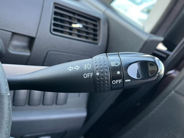 ムーヴ カスタム　Ｘ　ＨＩＤ　スマートキー　ベンチシート　ＣＶＴ　盗難防止システム　ＡＢＳ　ＣＤ　アルミホイール　衝突安全ボディ　エアコン　パワーステアリング　パワーウィンドウ（6枚目）