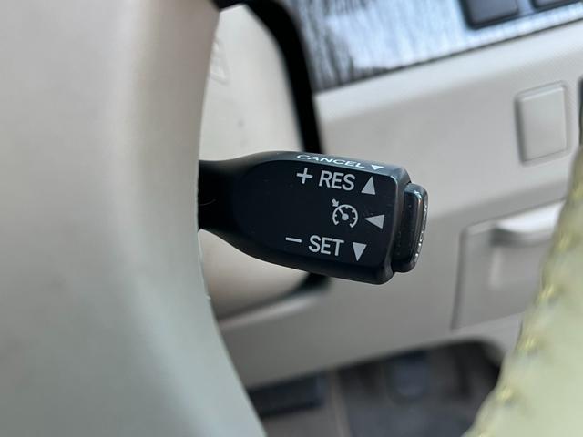 エスティマハイブリッド Ｇ　４ＷＤ　バックカメラ　フロントカメラ　ナビ　ＴＶ　オートクルーズコントロール　両側電動スライドドア　オートライト　ＨＩＤ　スマートキー　電動格納ミラー　シートヒーター　３列シート（8枚目）