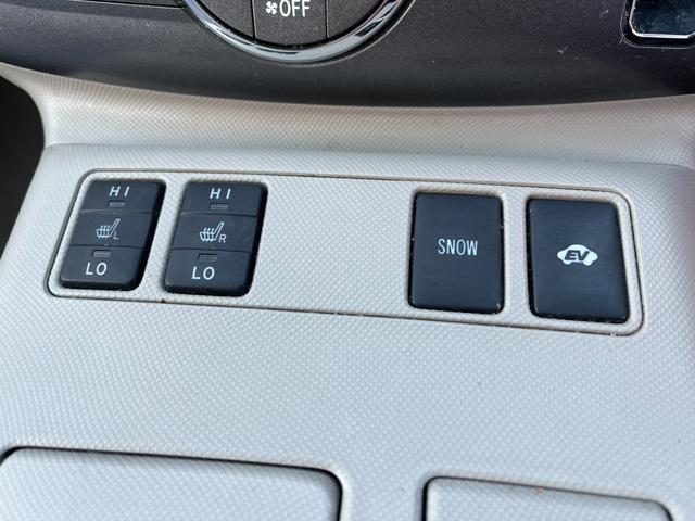 エスティマハイブリッド Ｇ　４ＷＤ　バックカメラ　フロントカメラ　ナビ　ＴＶ　オートクルーズコントロール　両側電動スライドドア　オートライト　ＨＩＤ　スマートキー　電動格納ミラー　シートヒーター　３列シート（11枚目）