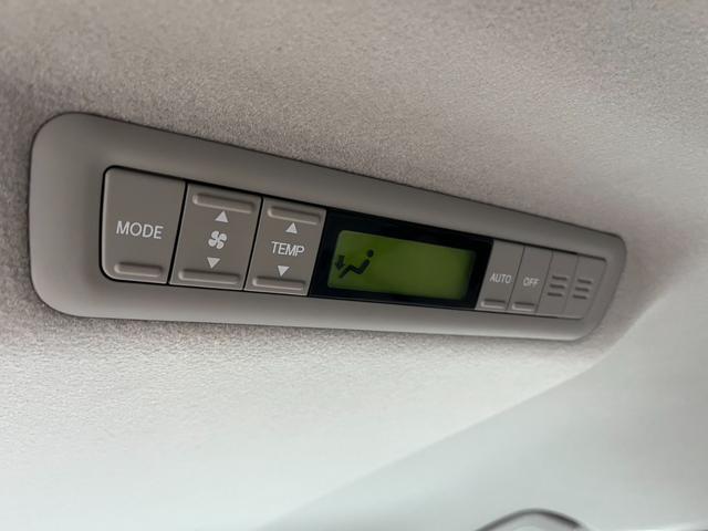 エスティマハイブリッド Ｇ　４ＷＤ　バックカメラ　フロントカメラ　ナビ　ＴＶ　オートクルーズコントロール　両側電動スライドドア　オートライト　ＨＩＤ　スマートキー　電動格納ミラー　シートヒーター　３列シート（21枚目）