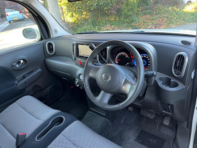 キューブ ライダー　ナビ　ＴＶ　スマートキー　電動格納ミラー　ベンチシート　ＣＶＴ　アルミホイール　ＣＤ　ＵＳＢ　ミュージックプレイヤー接続可　盗難防止システム　衝突安全ボディ　ＡＢＳ　エアコン　パワーステアリング（2枚目）