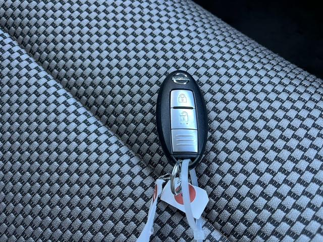 キューブ ライダー　ナビ　ＴＶ　スマートキー　電動格納ミラー　ベンチシート　ＣＶＴ　アルミホイール　ＣＤ　ＵＳＢ　ミュージックプレイヤー接続可　盗難防止システム　衝突安全ボディ　ＡＢＳ　エアコン　パワーステアリング（7枚目）