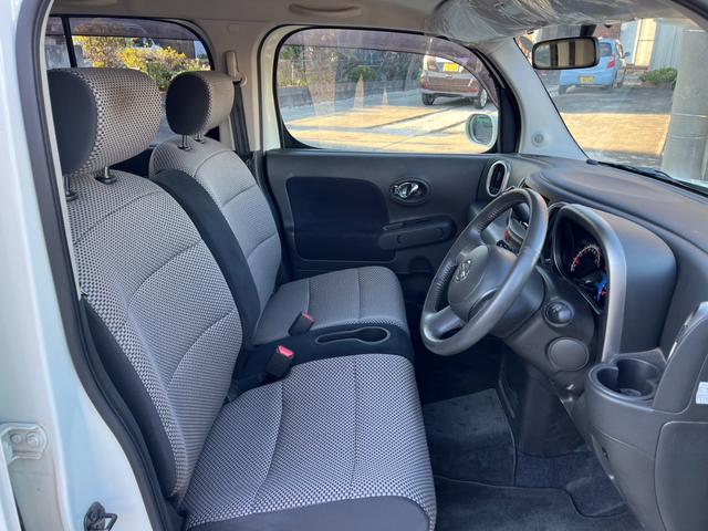 キューブ ライダー　ナビ　ＴＶ　スマートキー　電動格納ミラー　ベンチシート　ＣＶＴ　アルミホイール　ＣＤ　ＵＳＢ　ミュージックプレイヤー接続可　盗難防止システム　衝突安全ボディ　ＡＢＳ　エアコン　パワーステアリング（8枚目）