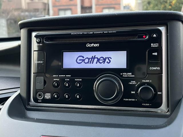 オデッセイ Ｍファインスピリット　オートライト　ＨＩＤ　キーレスエントリー　３列シート　ＣＶＴ　アルミホイール　ＣＤ　ＵＳＢ　ミュージックプレイヤー接続可　盗難防止システム　衝突安全ボディ　ＡＢＳ　エアコン　パワーステアリング（3枚目）