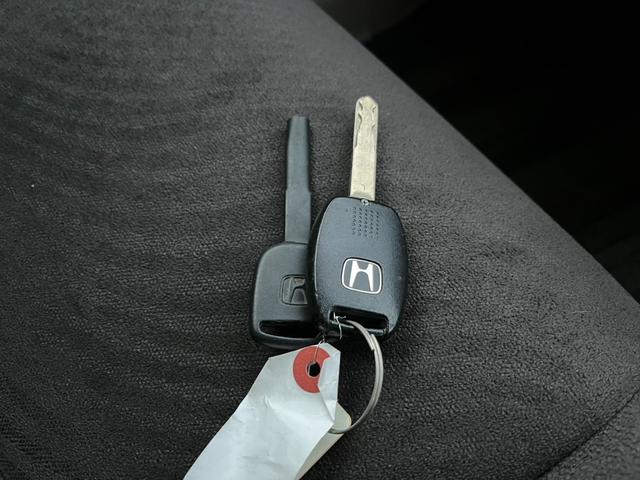 オデッセイ Ｍファインスピリット　オートライト　ＨＩＤ　キーレスエントリー　３列シート　ＣＶＴ　アルミホイール　ＣＤ　ＵＳＢ　ミュージックプレイヤー接続可　盗難防止システム　衝突安全ボディ　ＡＢＳ　エアコン　パワーステアリング（7枚目）