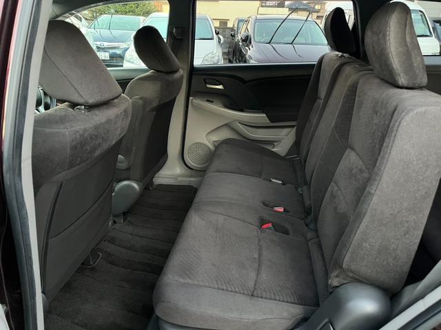 オデッセイ Ｍファインスピリット　オートライト　ＨＩＤ　キーレスエントリー　３列シート　ＣＶＴ　アルミホイール　ＣＤ　ＵＳＢ　ミュージックプレイヤー接続可　盗難防止システム　衝突安全ボディ　ＡＢＳ　エアコン　パワーステアリング（9枚目）