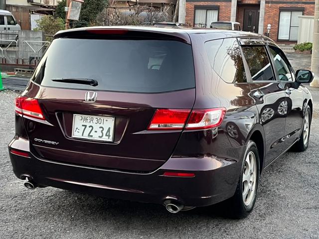 オデッセイ Ｍファインスピリット　オートライト　ＨＩＤ　キーレスエントリー　３列シート　ＣＶＴ　アルミホイール　ＣＤ　ＵＳＢ　ミュージックプレイヤー接続可　盗難防止システム　衝突安全ボディ　ＡＢＳ　エアコン　パワーステアリング（15枚目）