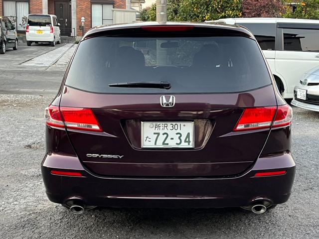 オデッセイ Ｍファインスピリット　オートライト　ＨＩＤ　キーレスエントリー　３列シート　ＣＶＴ　アルミホイール　ＣＤ　ＵＳＢ　ミュージックプレイヤー接続可　盗難防止システム　衝突安全ボディ　ＡＢＳ　エアコン　パワーステアリング（16枚目）