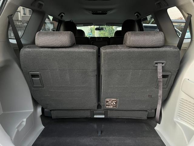 オデッセイ Ｍファインスピリット　オートライト　ＨＩＤ　キーレスエントリー　３列シート　ＣＶＴ　アルミホイール　ＣＤ　ＵＳＢ　ミュージックプレイヤー接続可　盗難防止システム　衝突安全ボディ　ＡＢＳ　エアコン　パワーステアリング（18枚目）