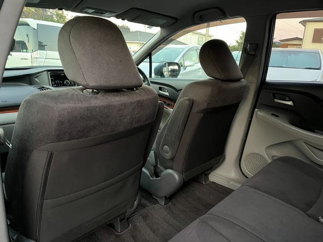 オデッセイ Ｍファインスピリット　オートライト　ＨＩＤ　キーレスエントリー　３列シート　ＣＶＴ　アルミホイール　ＣＤ　ＵＳＢ　ミュージックプレイヤー接続可　盗難防止システム　衝突安全ボディ　ＡＢＳ　エアコン　パワーステアリング（21枚目）