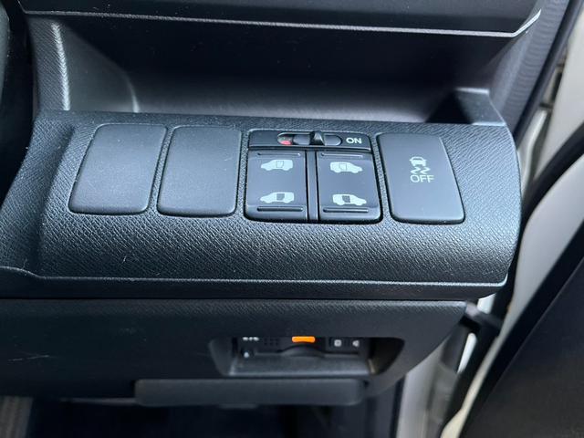 ステップワゴンスパーダ クールスピリット ETC 全周囲カメラ ナビ TV 両側電動スライドドア オートライト HID スマートキー 後席モニター 3列シート CVT アルミホイール CD USB(8枚目)