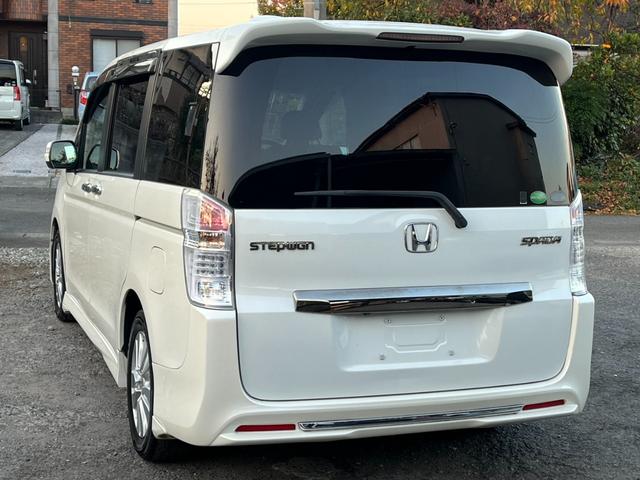 ステップワゴンスパーダ クールスピリット ETC 全周囲カメラ ナビ TV 両側電動スライドドア オートライト HID スマートキー 後席モニター 3列シート CVT アルミホイール CD USB(17枚目)