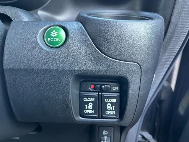 N-BOX G SSパッケージ 4WD バックカメラ 両側電動スライドドア ナビ TV 衝突被害軽減システム スマートキー アイドリングストップ シートヒーター ベンチシート CVT 盗難防止システム ABS ESC CD(7枚目)