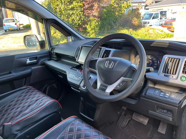 ステップワゴンスパーダ Z ETC バックカメラ ナビ TV 両側電動スライドドア オートライト HID スマートキー アイドリングストップ 後席モニター 3列シート ウォークスルー CVT アルミホイール CD(2枚目)