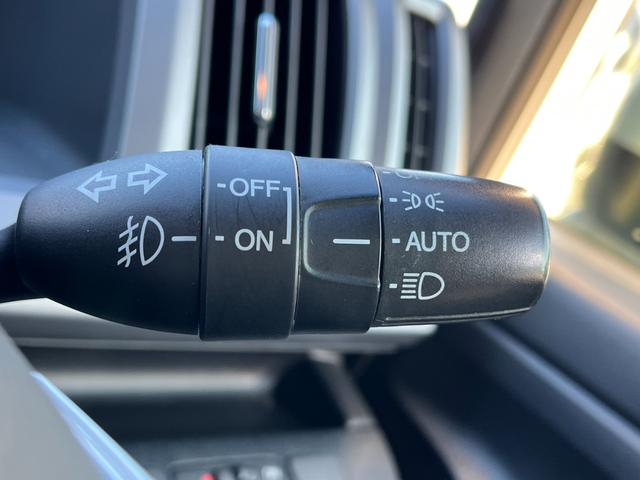 ステップワゴンスパーダ Z ETC バックカメラ ナビ TV 両側電動スライドドア オートライト HID スマートキー アイドリングストップ 後席モニター 3列シート ウォークスルー CVT アルミホイール CD(8枚目)