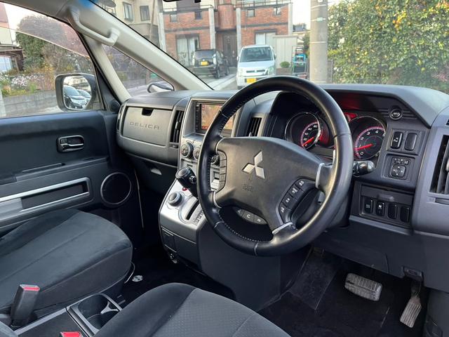 デリカＤ：５ Ｇ　ナビパッケージ　４ＷＤ　ＥＴＣ　ナビ　ＴＶ　オートクルーズコントロール　両側スライド・片側電動　オートライト　ＨＩＤ　スマートキー　電動格納ミラー　３列シート　ＣＶＴ　アルミホイール　ＣＤ　ＤＶＤ再生（2枚目）