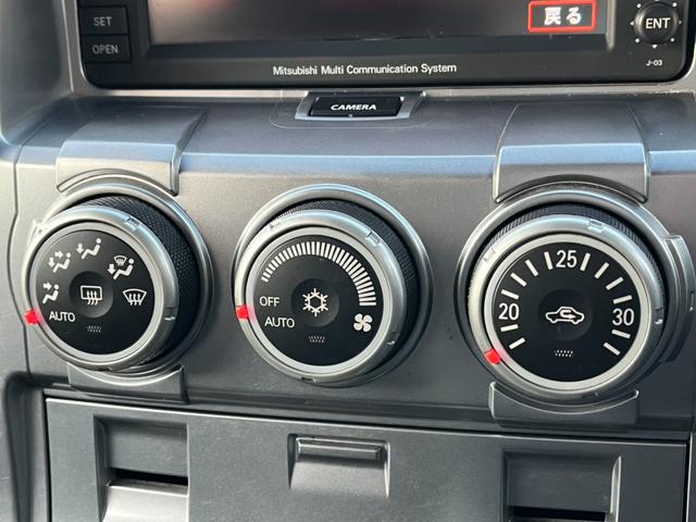 デリカＤ：５ Ｇ　ナビパッケージ　４ＷＤ　ＥＴＣ　ナビ　ＴＶ　オートクルーズコントロール　両側スライド・片側電動　オートライト　ＨＩＤ　スマートキー　電動格納ミラー　３列シート　ＣＶＴ　アルミホイール　ＣＤ　ＤＶＤ再生（9枚目）