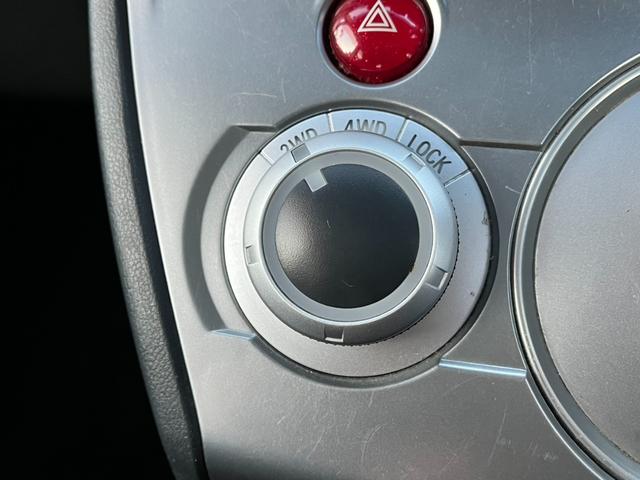 デリカＤ：５ Ｇ　ナビパッケージ　４ＷＤ　ＥＴＣ　ナビ　ＴＶ　オートクルーズコントロール　両側スライド・片側電動　オートライト　ＨＩＤ　スマートキー　電動格納ミラー　３列シート　ＣＶＴ　アルミホイール　ＣＤ　ＤＶＤ再生（10枚目）