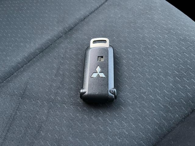 デリカＤ：５ Ｇ　ナビパッケージ　４ＷＤ　ＥＴＣ　ナビ　ＴＶ　オートクルーズコントロール　両側スライド・片側電動　オートライト　ＨＩＤ　スマートキー　電動格納ミラー　３列シート　ＣＶＴ　アルミホイール　ＣＤ　ＤＶＤ再生（13枚目）