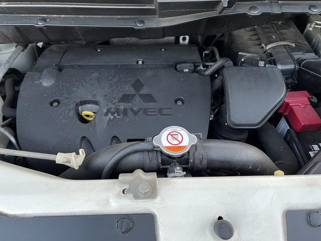 デリカＤ：５ Ｇ　ナビパッケージ　４ＷＤ　ＥＴＣ　ナビ　ＴＶ　オートクルーズコントロール　両側スライド・片側電動　オートライト　ＨＩＤ　スマートキー　電動格納ミラー　３列シート　ＣＶＴ　アルミホイール　ＣＤ　ＤＶＤ再生（24枚目）