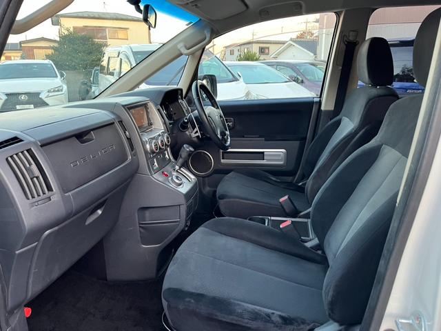 デリカＤ：５ Ｇ　ナビパッケージ　４ＷＤ　ＥＴＣ　ナビ　ＴＶ　オートクルーズコントロール　両側スライド・片側電動　オートライト　ＨＩＤ　スマートキー　電動格納ミラー　３列シート　ＣＶＴ　アルミホイール　ＣＤ　ＤＶＤ再生（28枚目）