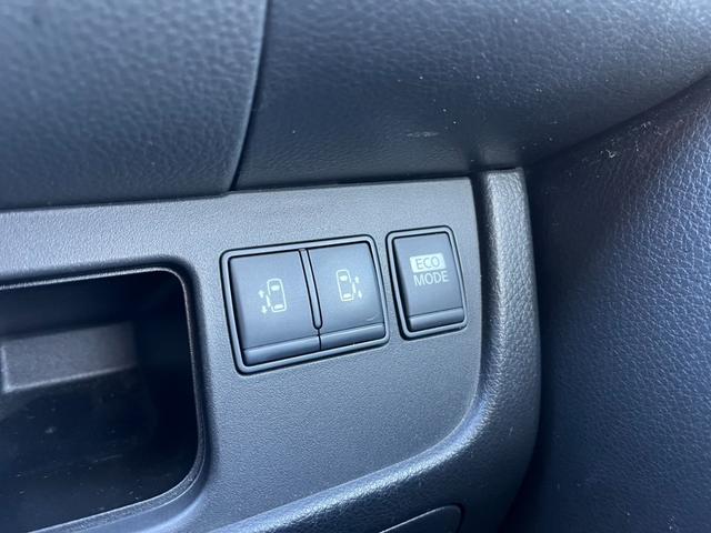 セレナ ハイウェイスター Vセレクション 4WD オートクルーズコントロール 両側電動スライドドア オートライト スマートキー 電動格納ミラー 3列シート CVT アルミホイール ミュージックプレイヤー接続可(4枚目)