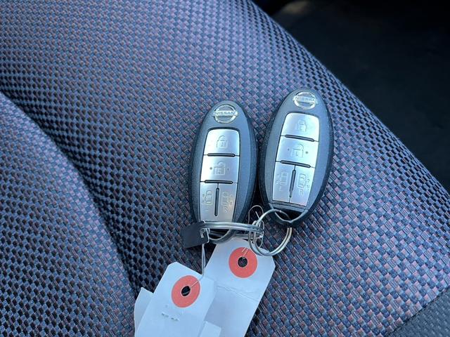 セレナ ハイウェイスター Vセレクション 4WD オートクルーズコントロール 両側電動スライドドア オートライト スマートキー 電動格納ミラー 3列シート CVT アルミホイール ミュージックプレイヤー接続可(5枚目)